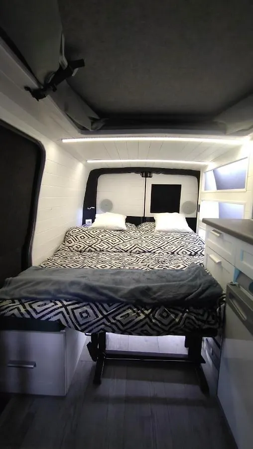 Vip Caravan Motorhome - Lakoauto Budapest Campsite